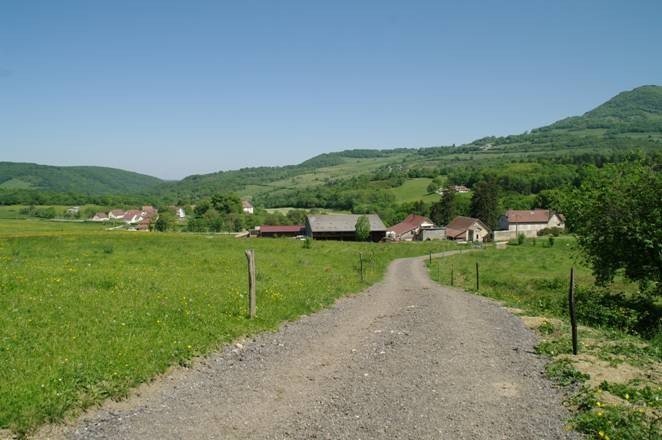 À 1km de Salins-les-Bains, 50km de Dole, Lons-le-Saunier, Besançon, Pontarlier.